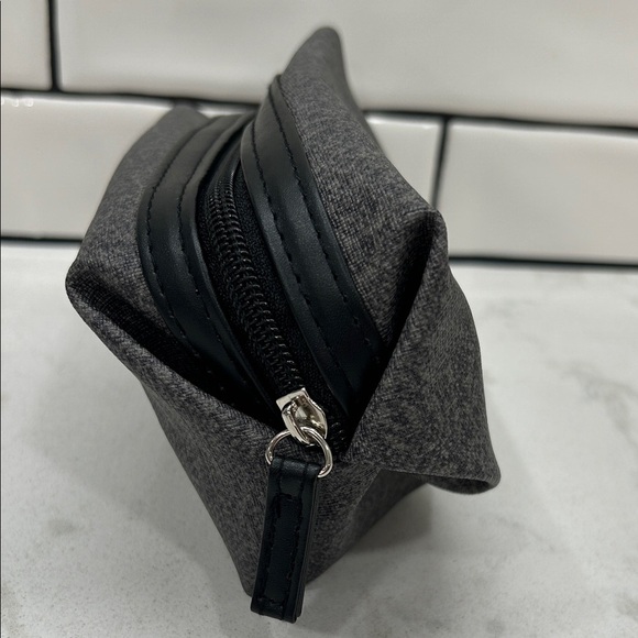 TUMI Charcoal Black Space Dye Toiletry Cosmetics Travel Bag - Picture 3 of 10